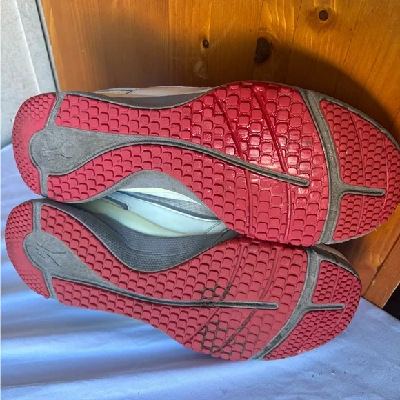 KURU Carrera Sneakers in Cream and Gray with Red Accents - Picture 14 of 14